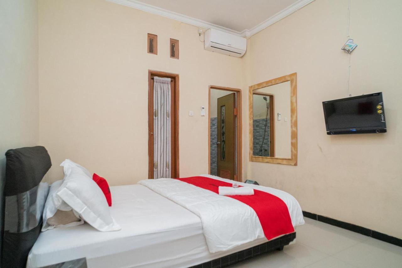 Reddoorz At Villa Akbar 3 Batu  Extérieur photo