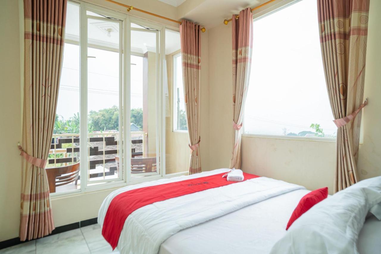 Reddoorz At Villa Akbar 3 Batu  Extérieur photo