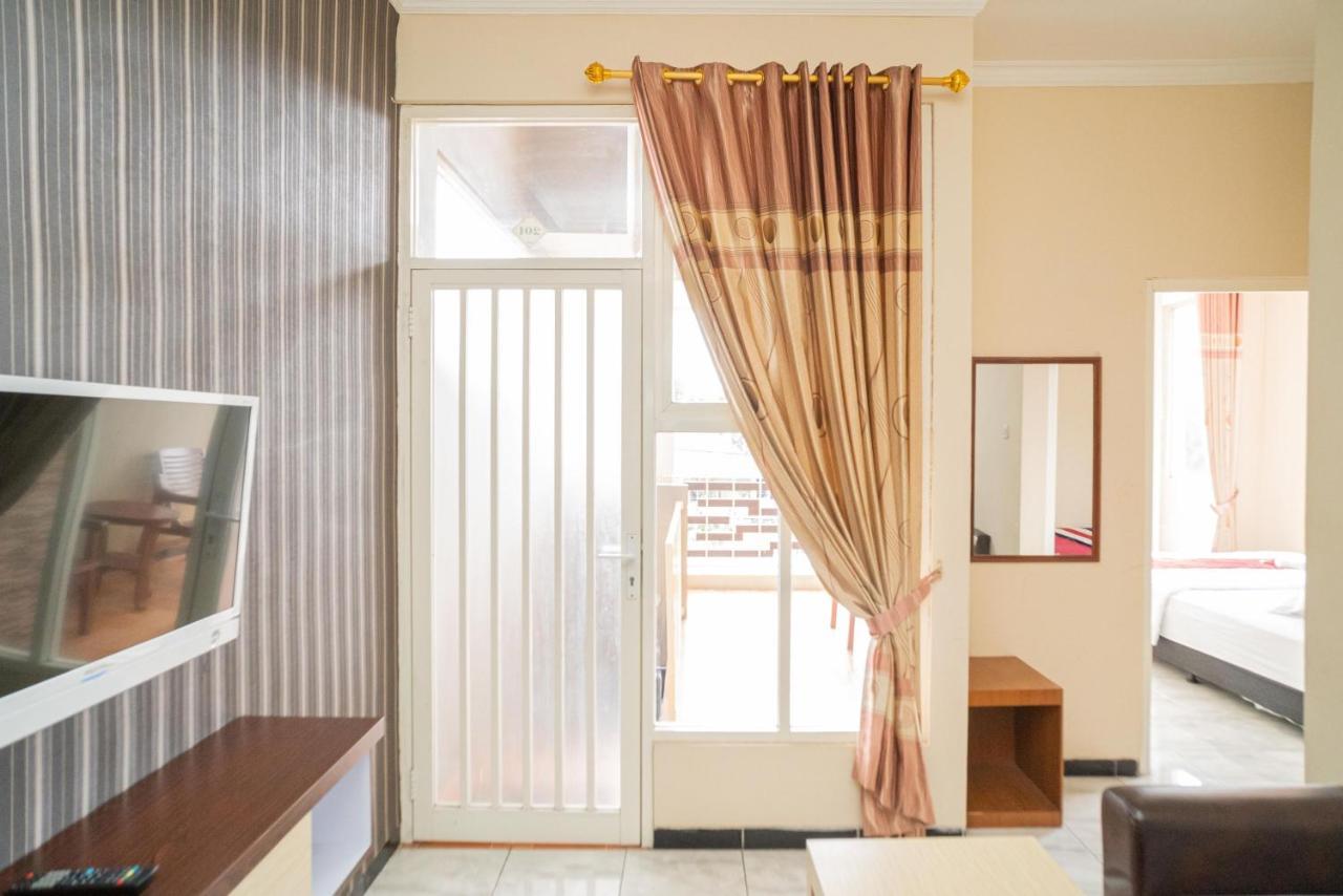 Reddoorz At Villa Akbar 3 Batu  Extérieur photo