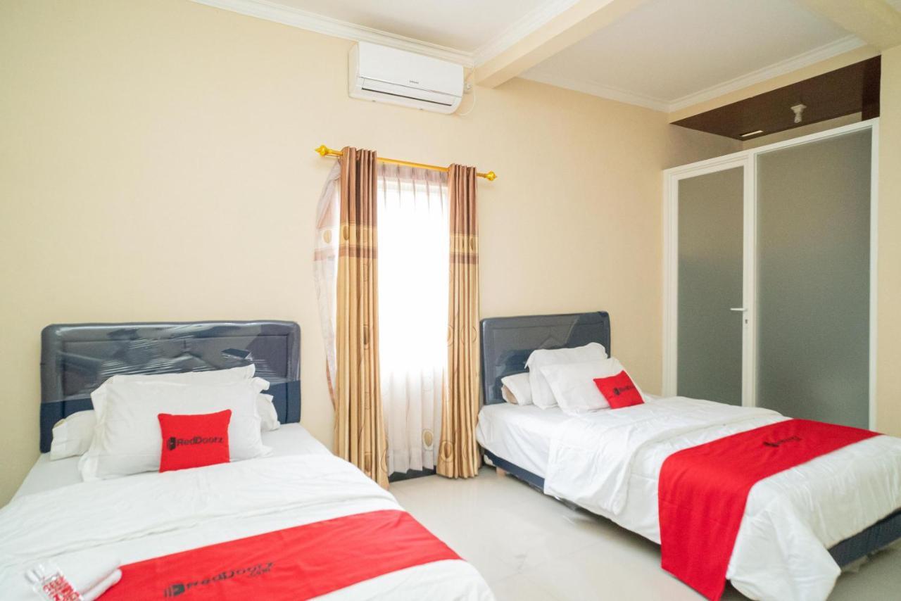 Reddoorz At Villa Akbar 3 Batu  Extérieur photo