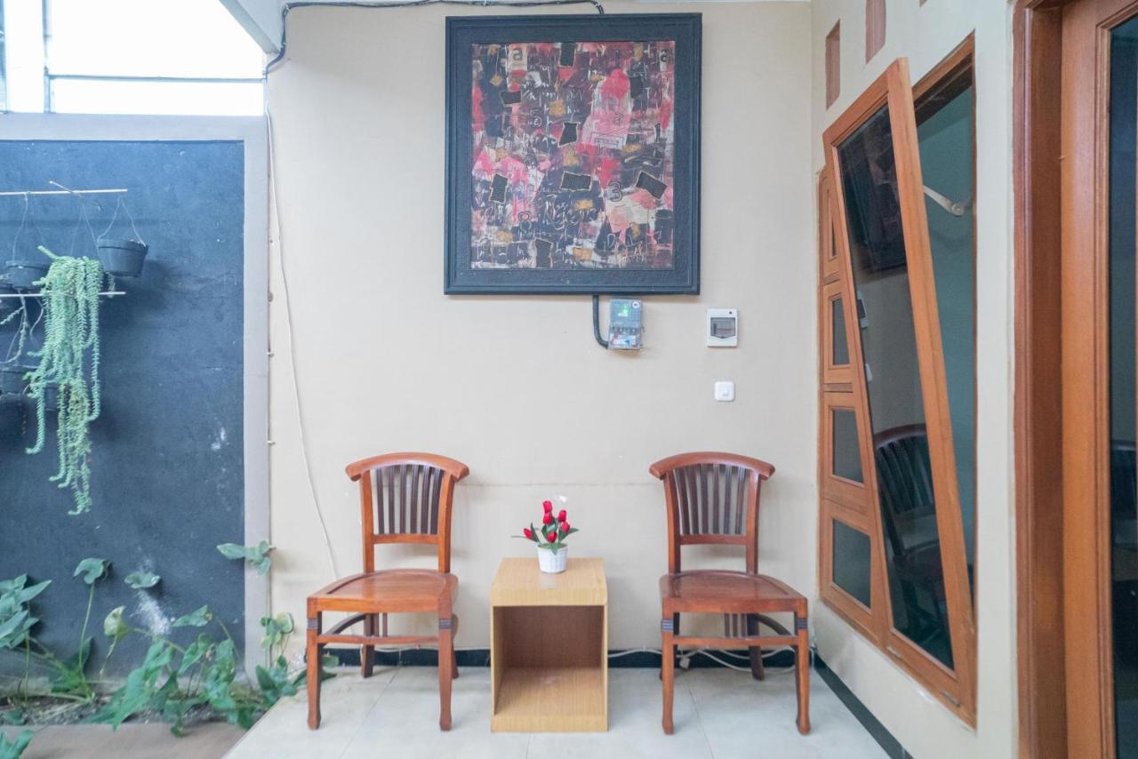 Reddoorz At Villa Akbar 3 Batu  Extérieur photo