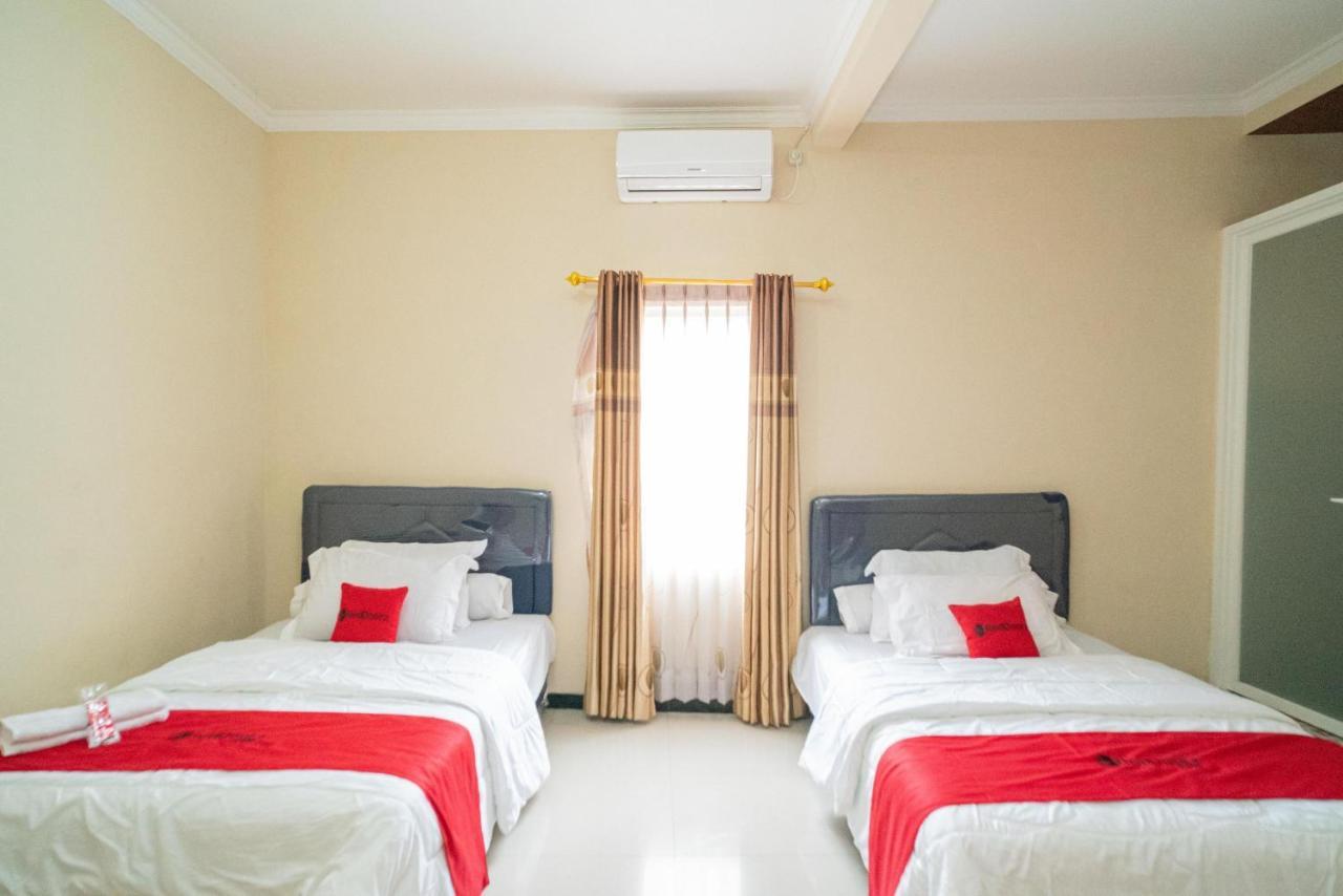Reddoorz At Villa Akbar 3 Batu  Extérieur photo